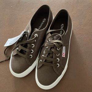 NWT SUPERGA SNEAKER